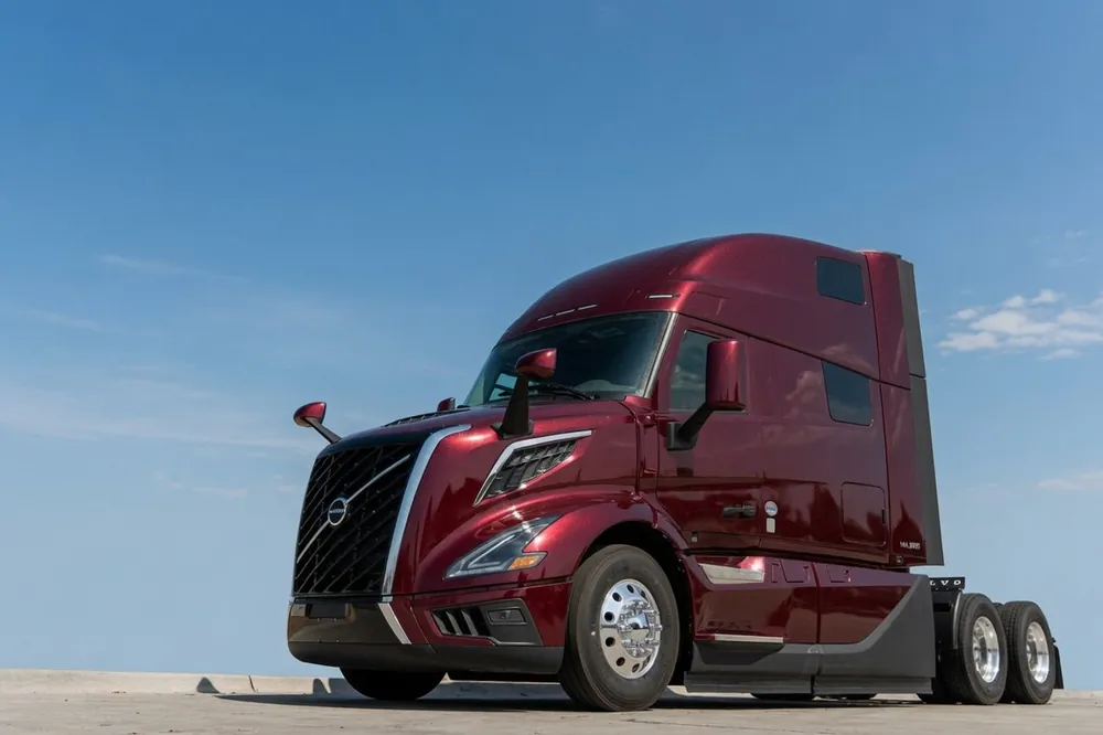 2025 Volvo VNL 860 Sleeper, Burgundy · 139,000 mi